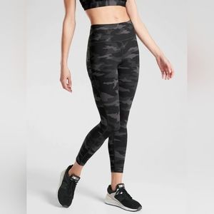 Athleta Ultimate Camo Stash 7/8 Tight w/ Pockets Women's Size XS